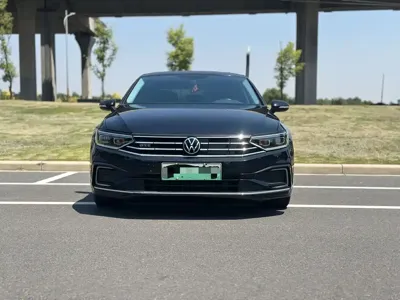 Volkswagen 迈腾 PHEV 2022, 70000 км, за 79000 CNY