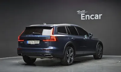 Volvo V60 2021, 97494 км, за 24500000 KRW