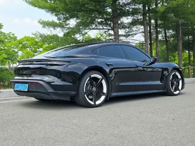 Porsche Taycan 2022, 29700 км, за 97900000 KRW