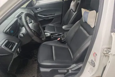 Ford Escort 2017, 64000 км, за 36838.2 CNY - фото 12