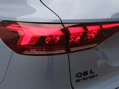 Audi 奥迪Q6L e-tron 2025, 5600 км, за 256000 CNY - фото 16