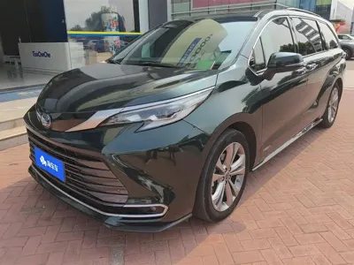 Toyota Sienna · 2023 год