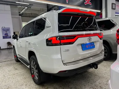 Toyota Land Cruiser 2024, 30000 км, за 698000 CNY