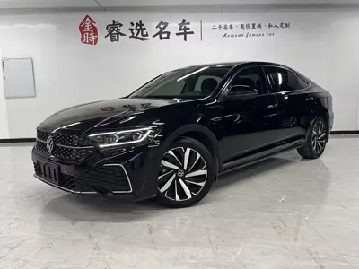 Volkswagen Passat 2022, 41000 км, за 107800 CNY - фото 1
