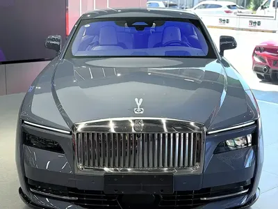 Rolls-Royce Phantom 2024, 10300 км, за 3880000 CNY