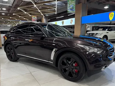 Infiniti QX70 2015, 150000 км, за 95000 CNY