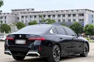 BMW 5 Series 2025, 22100 км, за 325623.93 CNY - фото 8