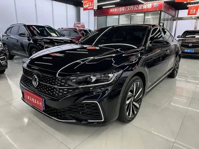 Volkswagen Passat 2022, 22000 км, за 107000 CNY