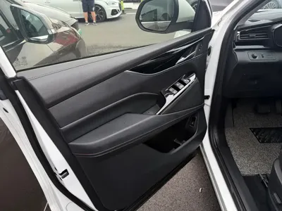 大通 上汽大通MAXUS EUNIQ 6 2021, 20000 км, за 48900 CNY