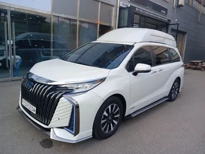 Toyota Sienna · 2021 год