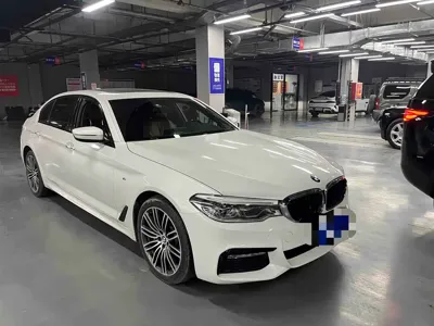 BMW 5 Series 2018, 121000 км, за 108800 CNY