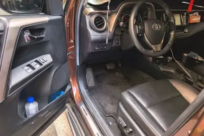 Toyota RAV4 2015, 61300 км, за 69665.39 CNY - фото 16