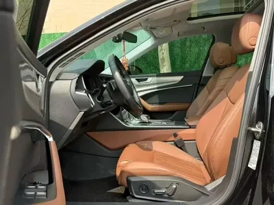 Audi A6L 2023, 60000 км, за 229800 CNY