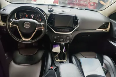 Jeep Cherokee 2016, 71400 км, за 42045.44 CNY - фото 18