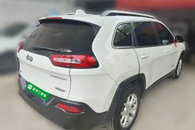 Jeep Cherokee 2016, 71400 км, за 42045.44 CNY - фото 6