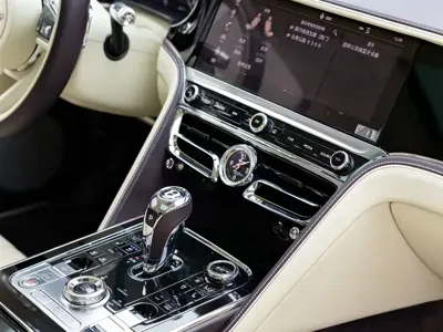 Bentley Flying Spur 2023, 98000 км, за 1880000 CNY - фото 20