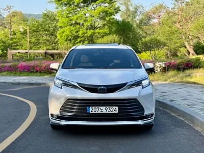 Toyota Sienna 2022, 17995 км, за 48900000 KRW