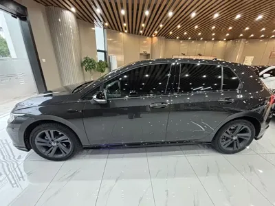 Volkswagen Golf 2023, 49000 км, за 138800 CNY