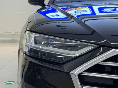 Audi A8 2022, 110000 км, за 598800 CNY