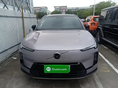 Volvo 沃尔沃XC70插电式混动 2025, 6600 км, за 178400 CNY