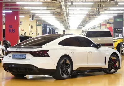 Audi RS e-tron GT 2022, 51600 км, за 88000000 KRW