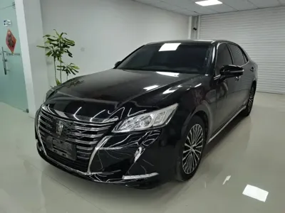 Toyota Crown · 2019 год