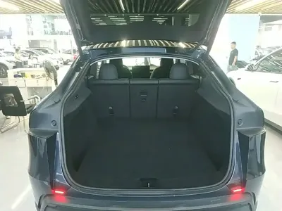 Tesla Model Y 2025, 28100 км, за 219500 CNY - фото 19
