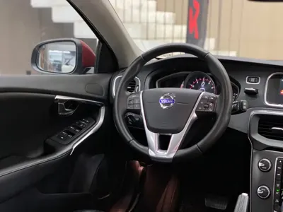 Volvo V40 2016, 110000 км, за 33800 CNY - фото 9
