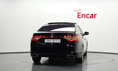 Hyundai Grandeur 2015, 181117 км, за 3623.9 USD