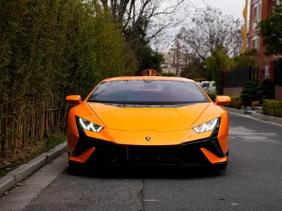 Lamborghini Huracán 2025, 900 км, за 2897700 CNY