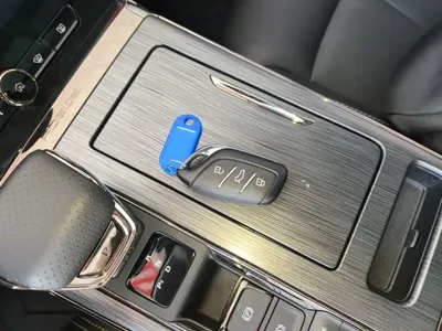 Roewe RX5 New Energy 2022, 13700 км, за 63200 CNY - фото 9