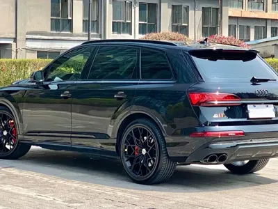 Audi Q7 2021, 70000 км, за 338000 CNY