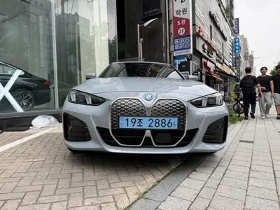 BMW i4 · 2025 год