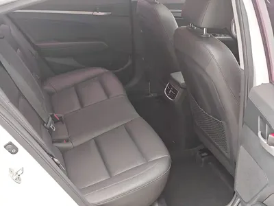 Hyundai Elantra 2019, 70000 км, за 39800 CNY - фото 9