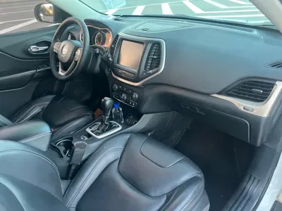 Jeep Cherokee 2016, 160000 км, за 29800 CNY