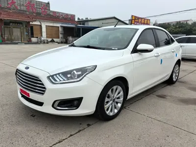 Ford Escort · 2015 год