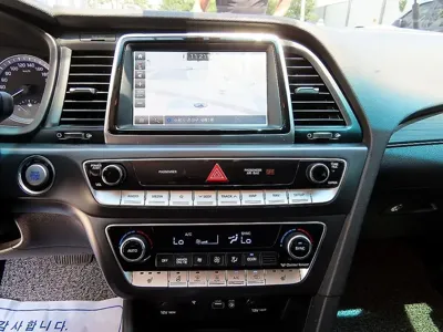 Hyundai Sonata 2018, 200264 км, за 8000000 KRW - фото 12