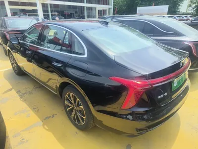 Hongqi H5 PHEV 2025, 4100 км, за 133376.16 CNY