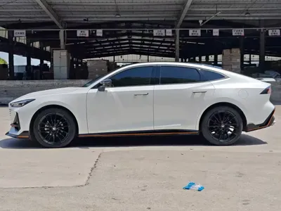 Changan UNI-V 2023, 10000 км, за 64400 CNY