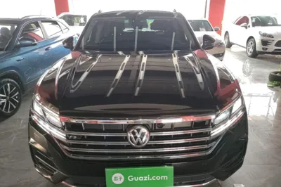 Volkswagen Touareg 2019, 132500 км, за 222103.92 CNY