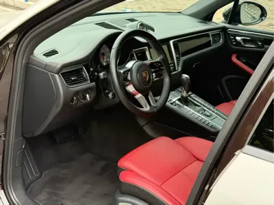 Porsche Macan 2016, 110000 км, за 108800 CNY