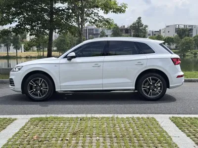 Audi Q5L 2021, 23000 км, за 155000 CNY