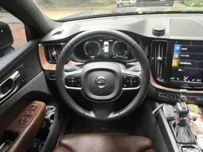Volvo XC60 2020, 61600 км, за 132200 CNY - фото 3