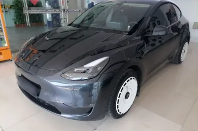 Tesla Model Y · 2024 год