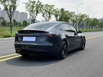 Tesla Model 3 2025, 20000 км, за 219800 CNY - фото 7