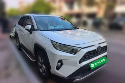 Toyota RAV4 2021, 36000 км, за 101242.16 CNY