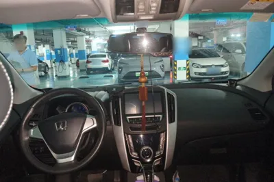 Luxgen U6 SUV 2014, 74900 км, за 21291.24 CNY - фото 9