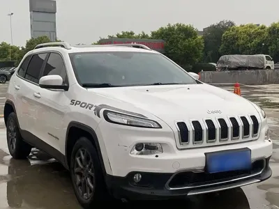 Jeep Cherokee 2021, 79900 км, за 68000 CNY