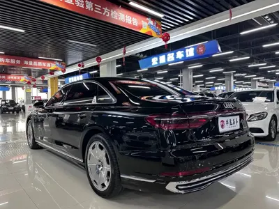 Audi A8 2023, 150000 км, за 599800 CNY - фото 7