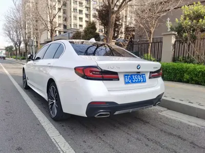 BMW 5 Series 2023, 28000 км, за 236900 CNY